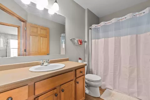 Bath - 4124 E Glory Ln, Appleton, WI 54913 photo 5 of 6
