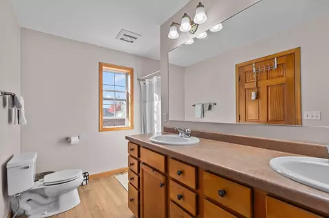 Bath - 4124 E Glory Ln, Appleton, WI 54913 photo 1 of 6