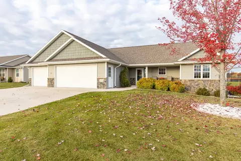 3351 Gray Squirrel Ln, Kaukauna, WI 54130