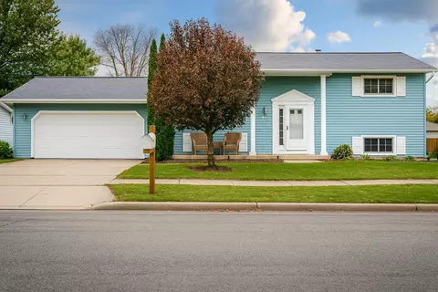 1115 Roosevelt St, Little Chute, WI 54140
