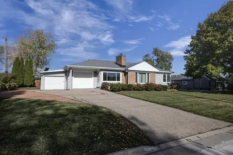 802 9th St, Menasha, WI 54952