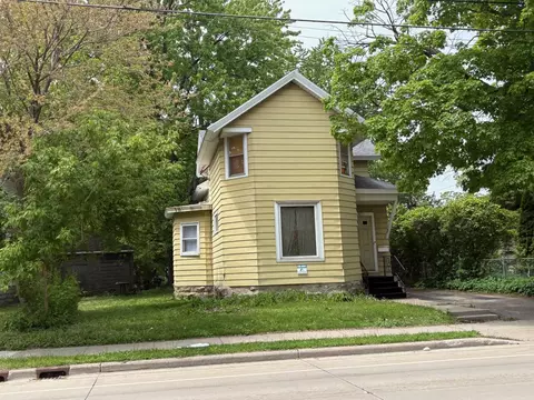 811 Jackson St, Oshkosh, WI 54901