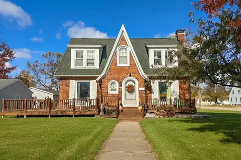 1800 16th Ave, Menominee, MI 49858