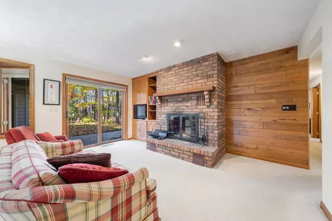 Living - 2635 S Harmon St, Appleton, WI 54915 photo 4 of 5
