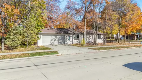 Exterior - 2635 S Harmon St, Appleton, WI 54915 photo 3 of 10