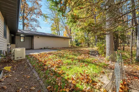 Exterior - 2635 S Harmon St, Appleton, WI 54915 photo 5 of 10