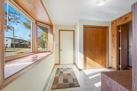 Entry Way - 2635 S Harmon St, Appleton, WI 54915 photo 1 of 4