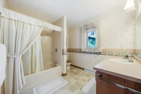Bath - 2635 S Harmon St, Appleton, WI 54915 photo 1 of 3