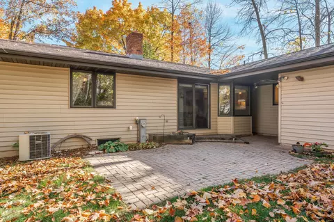 Exterior - 2635 S Harmon St, Appleton, WI 54915 photo 7 of 10