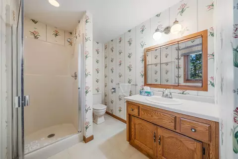 Bath - 2635 S Harmon St, Appleton, WI 54915 photo 3 of 3