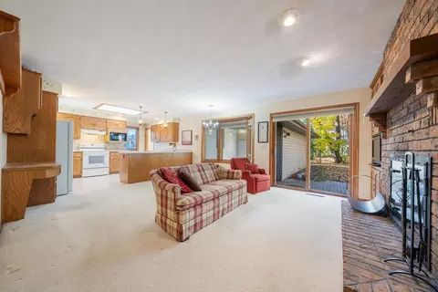Living - 2635 S Harmon St, Appleton, WI 54915 photo 5 of 5