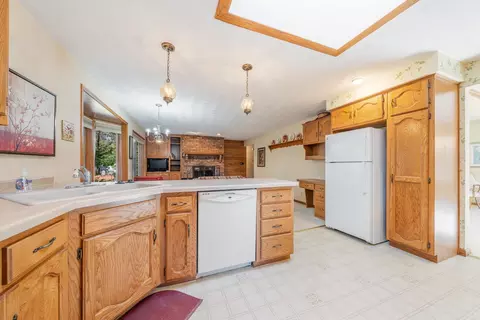 Kitchen - 2635 S Harmon St, Appleton, WI 54915 photo 3 of 4