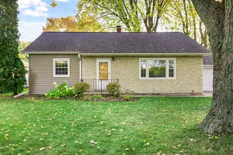 120 Anton Ct, Appleton, WI 54915
