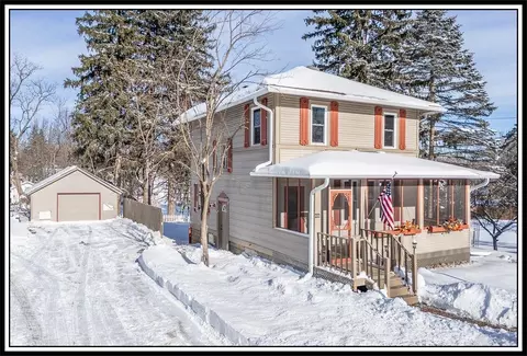 406 W Fulton St, Waupaca, WI 54981