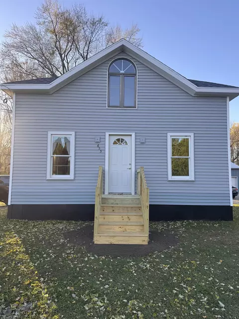 623 Oak St, Waupaca, WI 54981