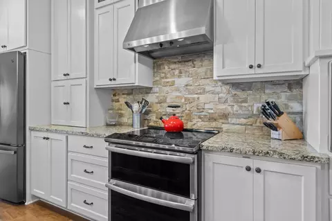 Kitchen - 4847 Canvasback Cir, Appleton, WI 54913 photo 2 of 5
