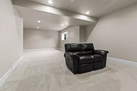 Living - 4847 Canvasback Cir, Appleton, WI 54913 photo 2 of 4