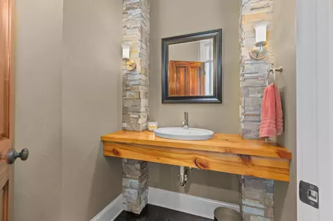 Bath - 4847 Canvasback Cir, Appleton, WI 54913 photo 4 of 6