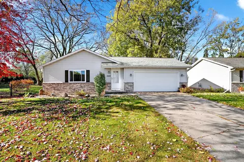 2919 S Moon Beam Ct, Appleton, WI 54915 photo 4