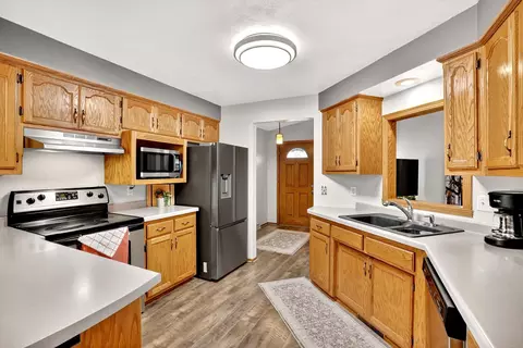 2919 S Moon Beam Ct, Appleton, WI 54915 photo 8