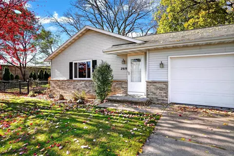 2919 S Moon Beam Ct, Appleton, WI 54915 photo 2