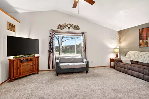 2919 S Moon Beam Ct, Appleton, WI 54915 photo 6