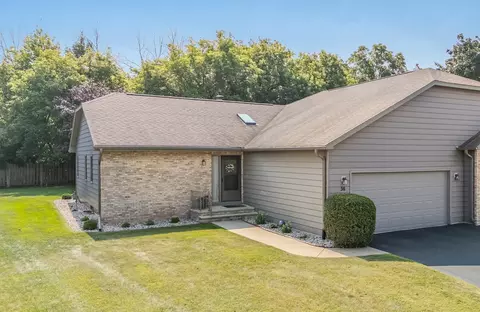 38 Spencer Village Ct, Appleton, WI 54914