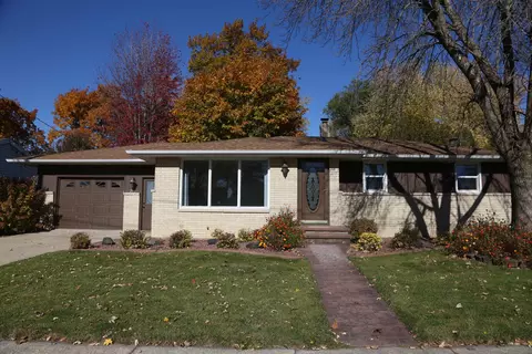 216 E 17th St, Kaukauna, WI 54130