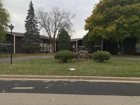 1699 Alcan Dr #203, Menasha, WI 54952