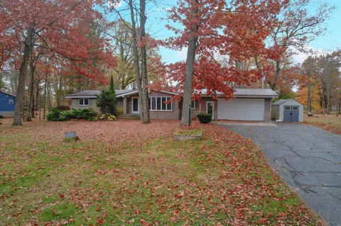 n1337 River Drive, Menominee, MI 49858