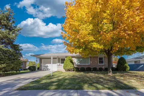 154 W 25th Ave, Oshkosh, WI 54902