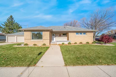 2016 E College Ave, Appleton, WI 54915