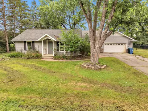 1618 W Paynes Point Rd, Neenah, WI 54956