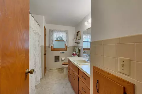 Bath - w3488 Center Valley Road, Appleton, WI 54913 photo 1 of 1