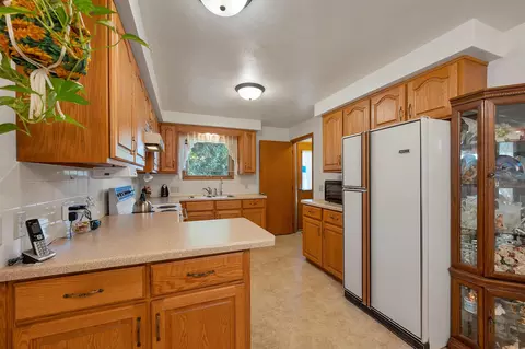 Kitchen - w3488 Center Valley Road, Appleton, WI 54913 photo 2 of 7