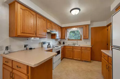 Kitchen - w3488 Center Valley Road, Appleton, WI 54913 photo 3 of 7