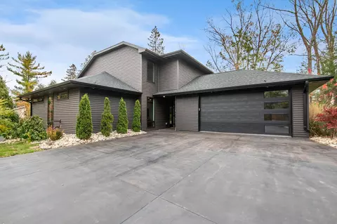 624 E Circle Ridge Pl, Sturgeon Bay, WI 54235