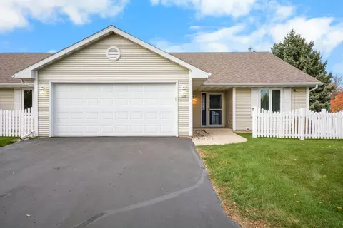 239 Lake Pointe Dr, Oshkosh, WI 54904