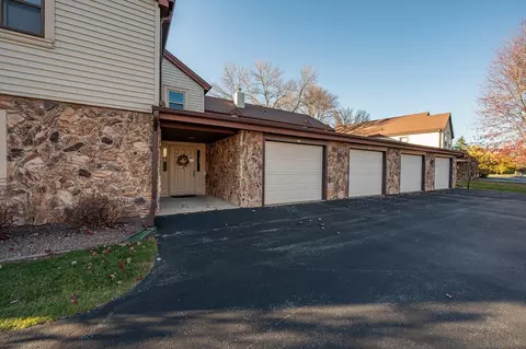 1820 Ridgeway Dr #51A, De Pere, WI 54115