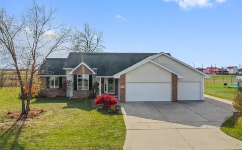 478 Falcon Dr, Pulaski, WI 54162