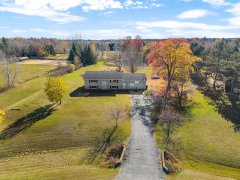 1895 Wildwood Dr, Suamico, WI 54173