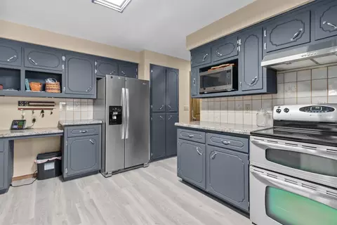 Kitchen - 1022 E Capitol Dr, Appleton, WI 54911 photo 4 of 6