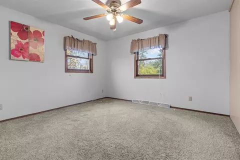 Bedroom - 1022 E Capitol Dr, Appleton, WI 54911 photo 5 of 8