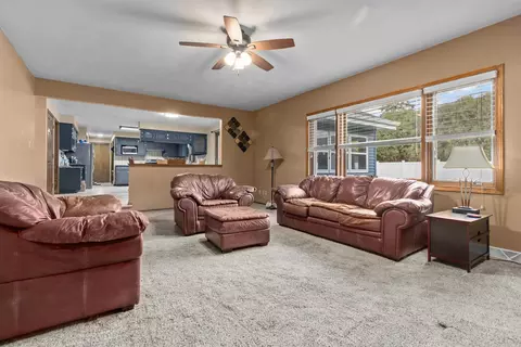 Living - 1022 E Capitol Dr, Appleton, WI 54911 photo 4 of 6