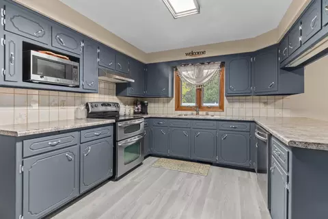 Kitchen - 1022 E Capitol Dr, Appleton, WI 54911 photo 2 of 6