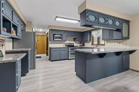 Kitchen - 1022 E Capitol Dr, Appleton, WI 54911 photo 5 of 6