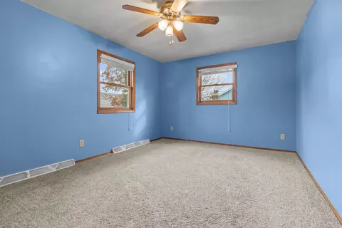 Bedroom - 1022 E Capitol Dr, Appleton, WI 54911 photo 3 of 8