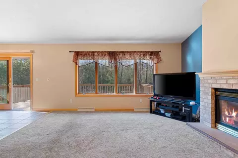 Living - 189 River Pine Dr, Shawano, WI 54166 photo 2 of 5