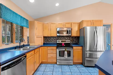 Kitchen - 189 River Pine Dr, Shawano, WI 54166 photo 1 of 2