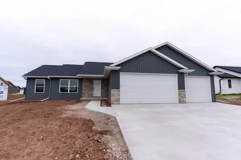 2040 White Dove Ln, Kaukauna, WI 54130